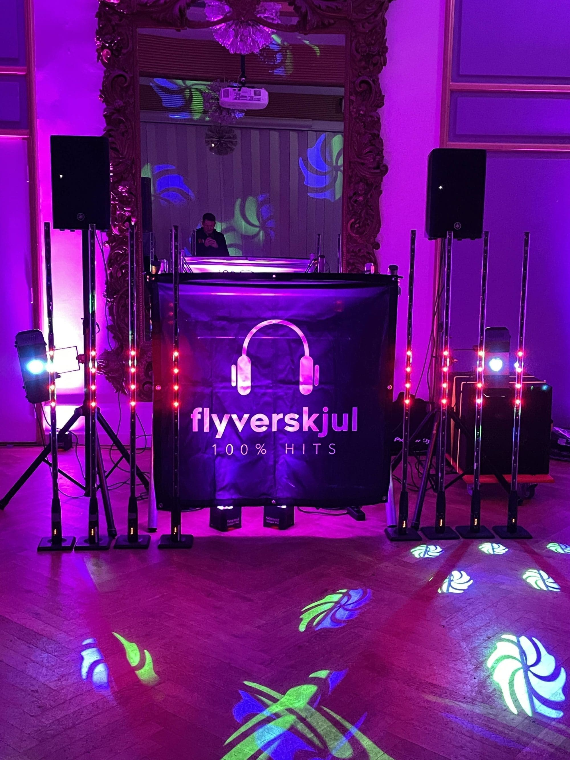 Dj Flyverskjul til festen