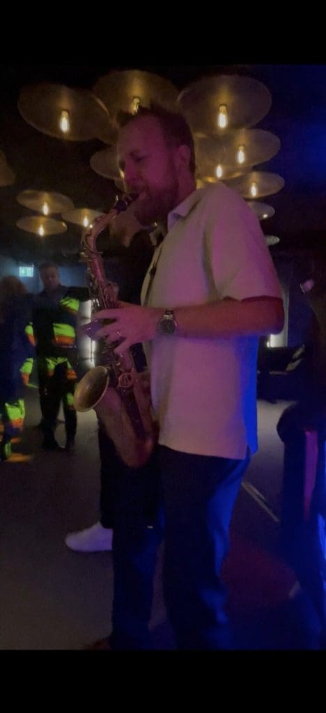 Dj og saxofon til fest