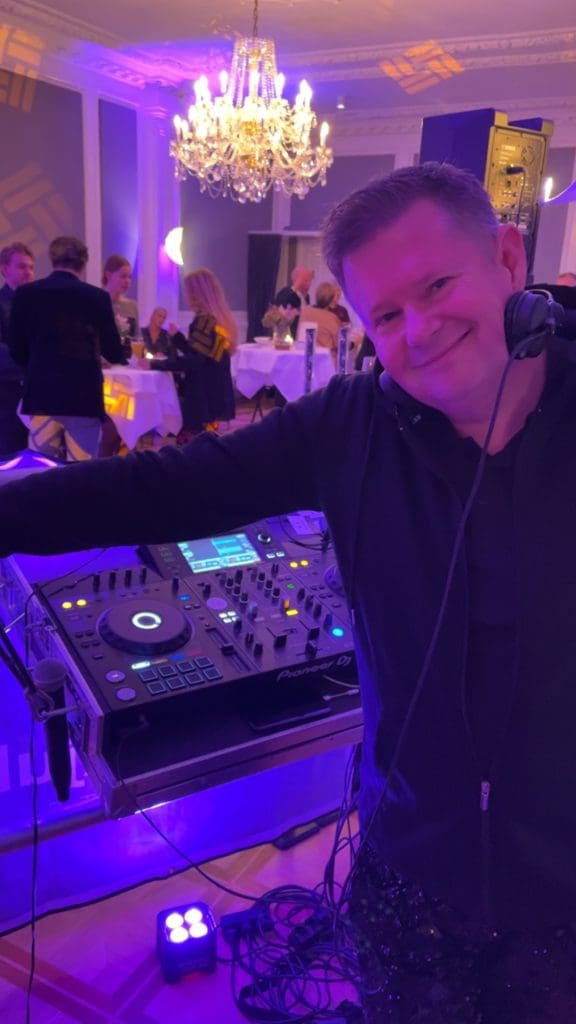 Erfaren Dj Flyverskjul