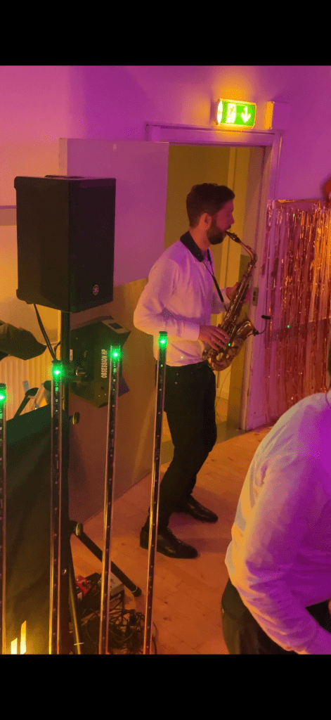 Dj og saxofonist til fest
